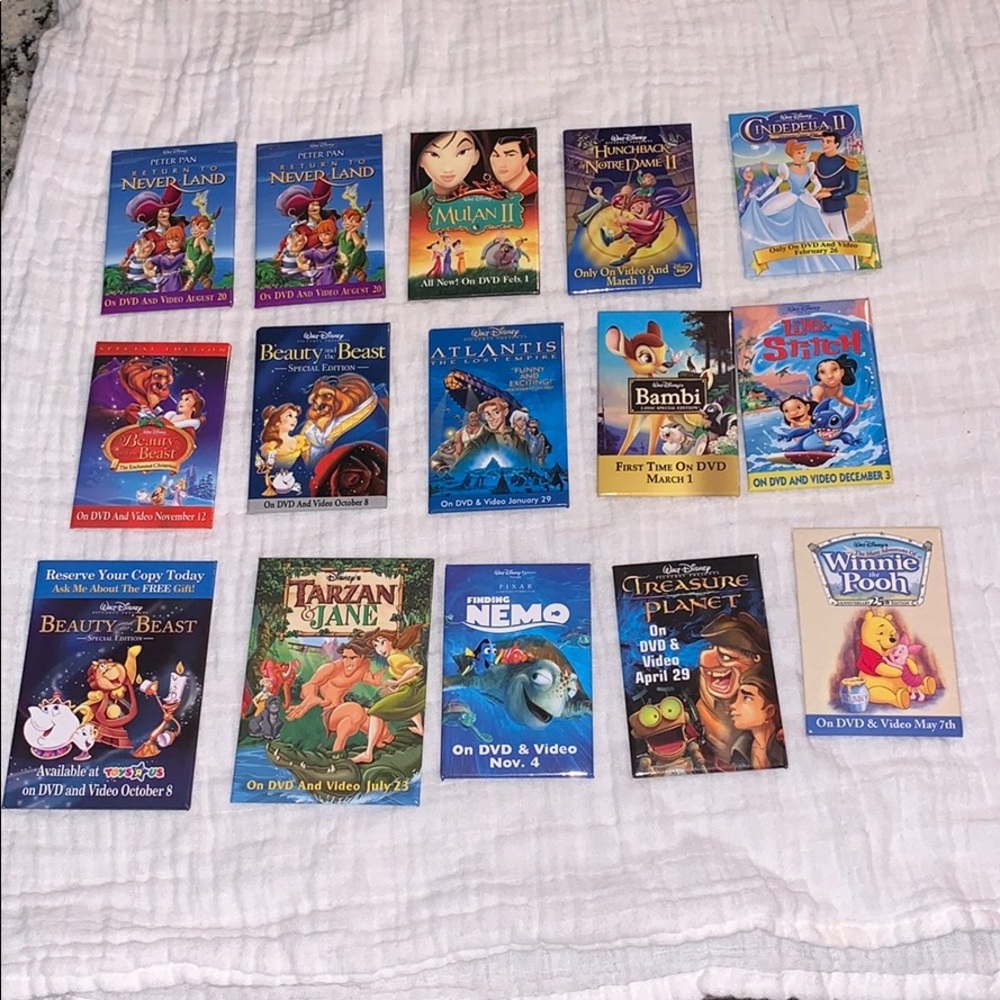 15 Disney promotional pins